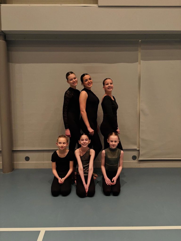 Groep Jazz Dance-dansers tijdens het FK individueel in Lemmer